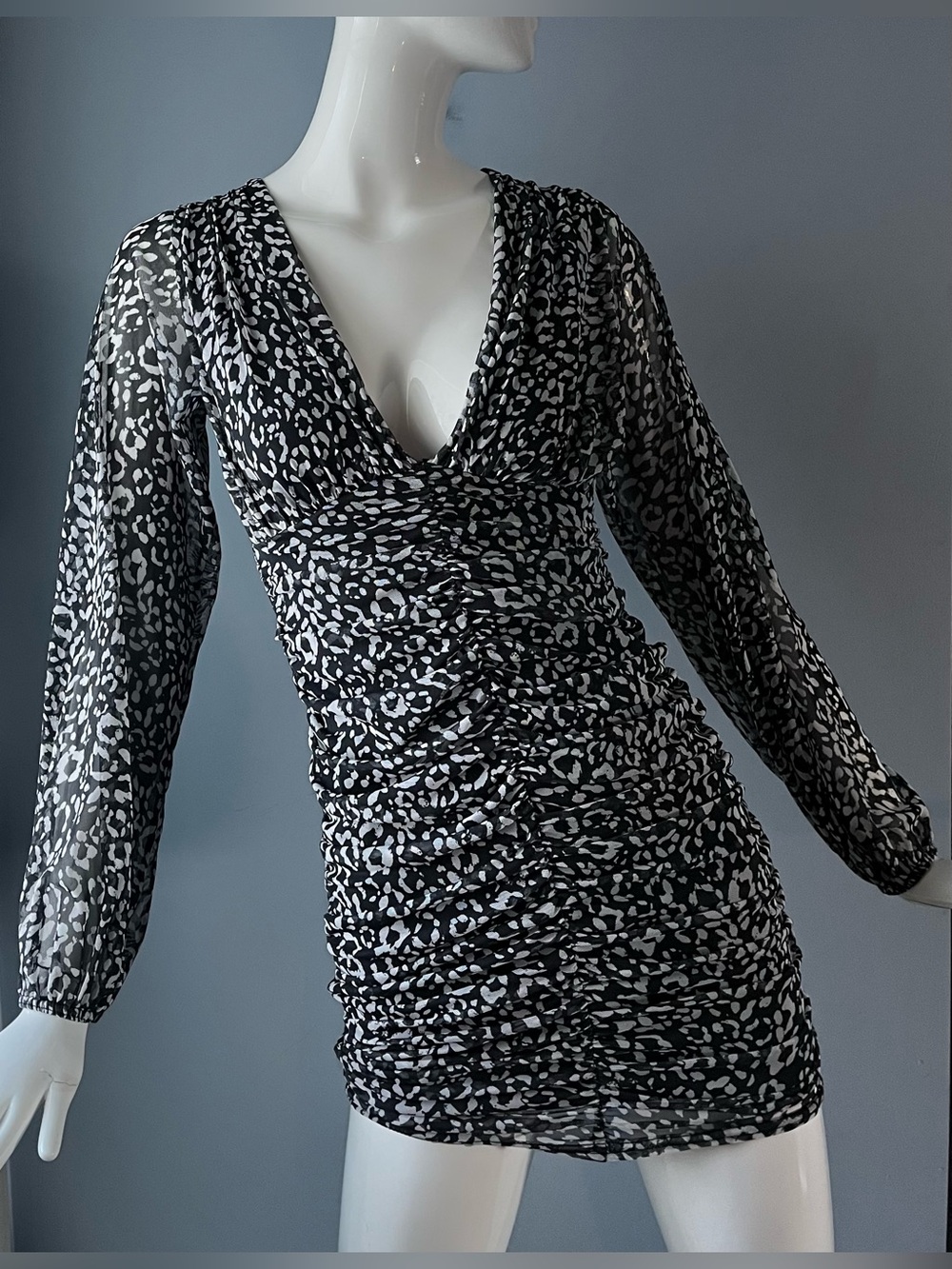 Nasty Gal Black & White Leopard Ruched V-Neck Long Sleeve Mesh Mini Dress Size 2